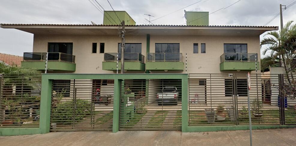 Casa em Arapongas, Vila Industrial,  Rua Tetraz, Nºs 573 E 589 Vila Industrial, PR. Área: 123.9m2