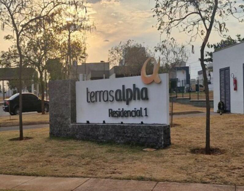 Terreno em Senador Canedo, Bairro Terras Alpha Residencial 01, Alameda Grécia, S/nº (lt. 10 Da Qd. J1) Bairro Terras Alpha Residencial 01, GO. Área: 360m2