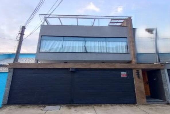 Casa em Niterói, Bairro São Francisco, Rua Tamoios, 241 Bairro São Francisco, RJ. Área: 142.79m2