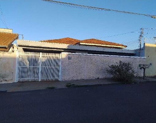 Casa em Bebedouro, Jd. Do Sonho, Rua Benjamin Constant, 131 (lt. 05 Da Qd. B) Jd. Do Sonho, SP. Área: 156.8m2