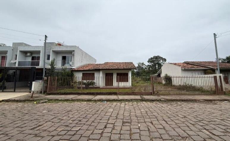 Casa em Encantado, Bairro Porto Quinze, Rua Elídio Pozza (antiga Rua 22), 223 (lt. 01 Da Qd. 500), Casa Nº 01 Bairro Porto Quinze, RS. Área: 250m2
