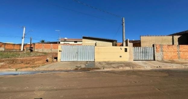 Casa em Nuporanga, Centro, Rua Joaquim Pereira, 219, Centro, SP. Área: 64m2