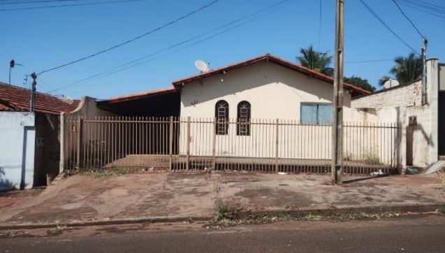 Casa em Ituiutaba, Brasil, Avenida Tiradentes, 541, Brasil, MG. Área: 110.71m2