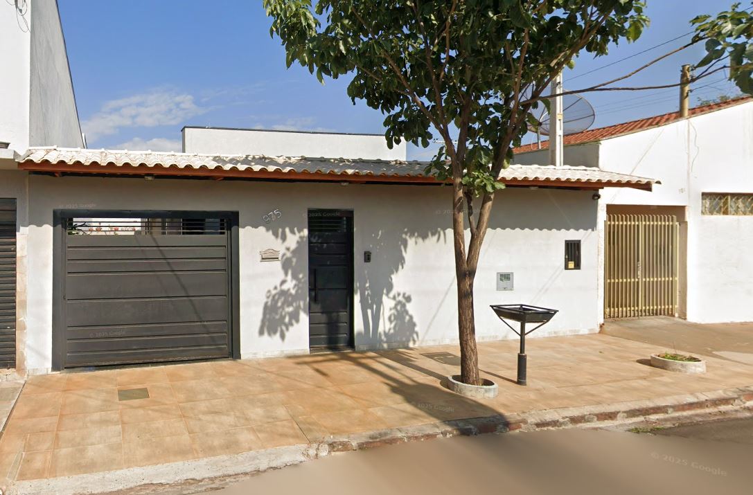 Casa em Ribeirão Preto, Vila Tibério, Rua Álvares De Azevedo, 975, Vila Tibério, SP. Área: 180m2