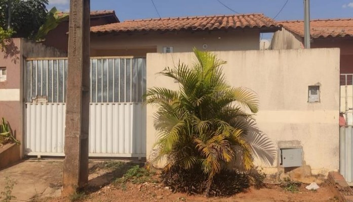 Casa em Valparaíso de Goiás, Pacaembu, Rua 79 Lt 01 da Qd 145 - Pacaembu, GO. Área: 54m2