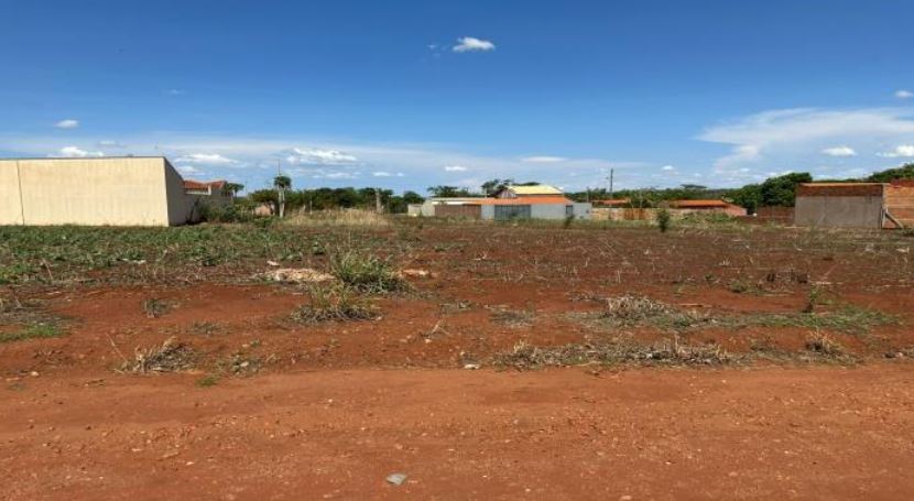 Terreno em Planura, Cana Brava, Rua Piapara 12 da Qd 02 - Cana Brava, MG. Área: 497.96m2