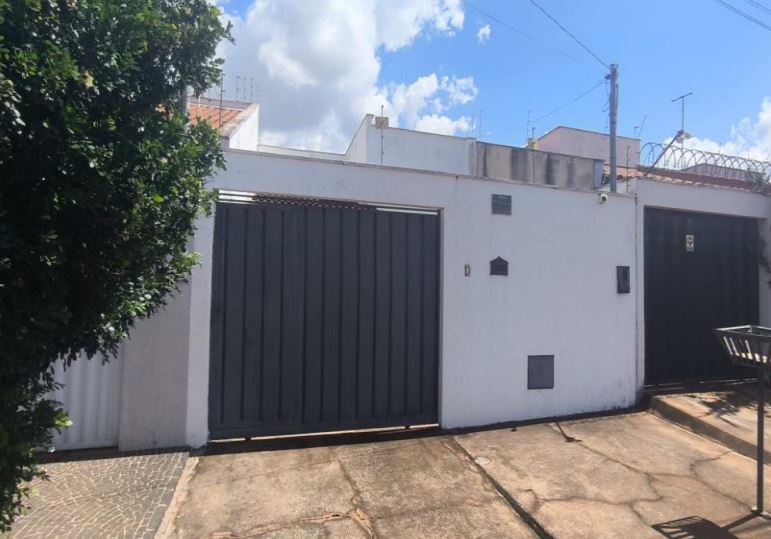 Casa em Itumbiara, Jd Flamboyant, Rua R , 767 Lt 14 da Qd 02 - Jd Flamboyant, GO. Área: 76.09m2