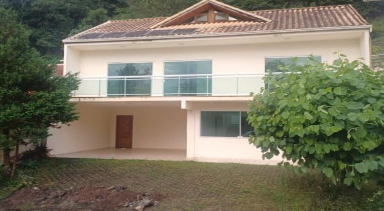 Casa em Nova Friburgo, Cascatinha Do Cônego, Rua Aracy da Silva Carvalho , 64 Lote 12 - Cascatinha Do Cônego, RJ. Área: 204.3m2