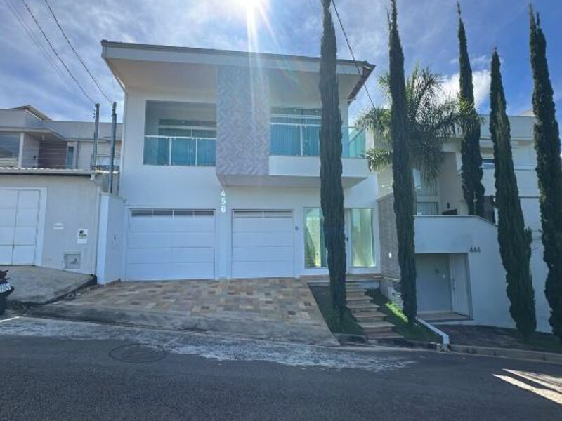 Casa em Varginha, Alta Villa, Rua Vereador Sebastião Pereira Menezes 456 (lote 21 Da Quadra P) Alta Villa, MG. Área: 426.86m2