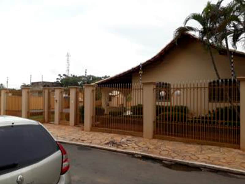 Casa em Várzea Grande, Lot. Poço Real, Rua Albaneza 11 Lts. 11 E 13 Da Qd. 01 Lot. Poço Real, MT. Área: 173.06m2