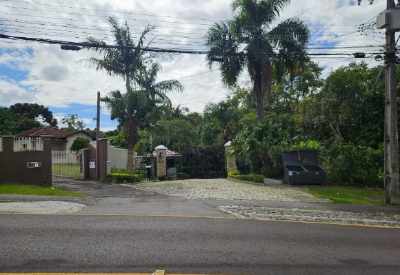 Casa em Curitiba, Santo Inácio, Rua Tobias De Macedo Junior 680 Santo Inácio, PR. Área: 325.67m2