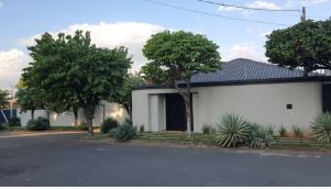 Casa em Araçatuba, Jardim Nova York, Rua Caingangues ( Lts 11 E 18 Da Qd 83) 107 Jardim Nova York, SP. Área: 236.48m2