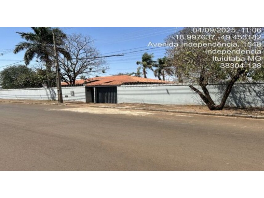 Casa em Ituiutaba, Independência, Avenida Independência 1287 - Casa (lote 06 Da Quadra 110), MG. Área: 537.32m2
