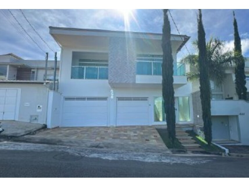 Casa em Varginha, Alta Villa, Rua Vereador Sebastião Pereira Menezes 456 - Casa (Lote 21 da Quadra P) - Alta Villa, MG. Área: 426.86m2