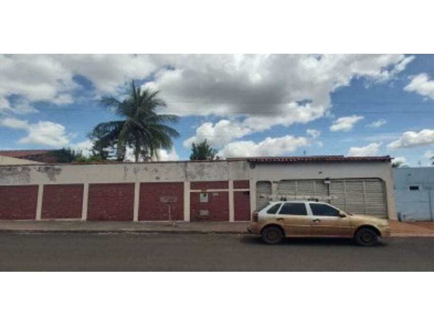 Casa em Quirinópolis, Centro, Rua Domingos Jacinto da Luz 56 - Casa (Lote nº 19 da Quadra 27). - Centro, GO. Área: 423.18m2