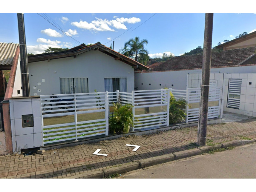 Casa em Presidente Getúlio, Centro, Rua Presidente Juscelino 135 - Casa (Lote 02) - Centro, SC. Área: 135.69m2