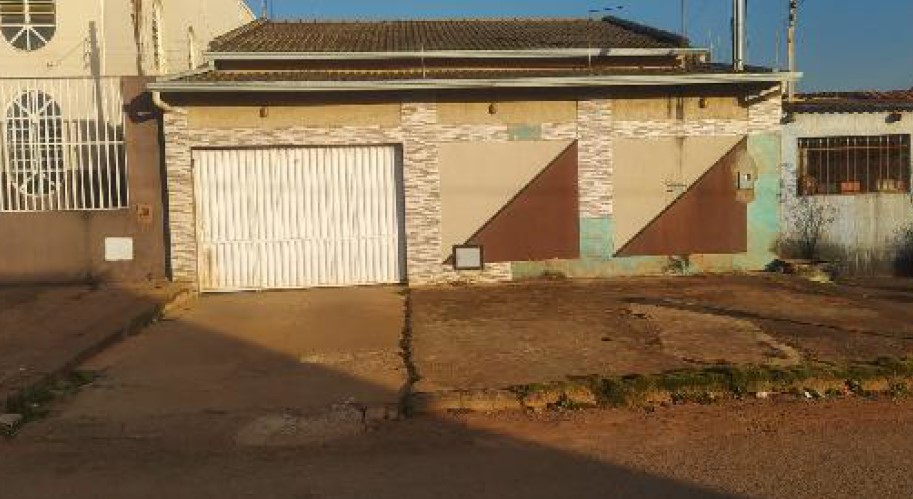 Casa em Planaltina, Setor Leste, Quadra 07, Lt 37, Mr 05, GO. Área: 99.55m2