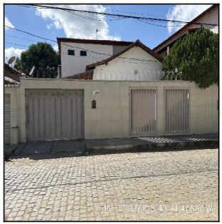 Casa em Almenara, Centro, Rua Aleixo Paraguassu, N. 624, MG. Área: 257.86m2