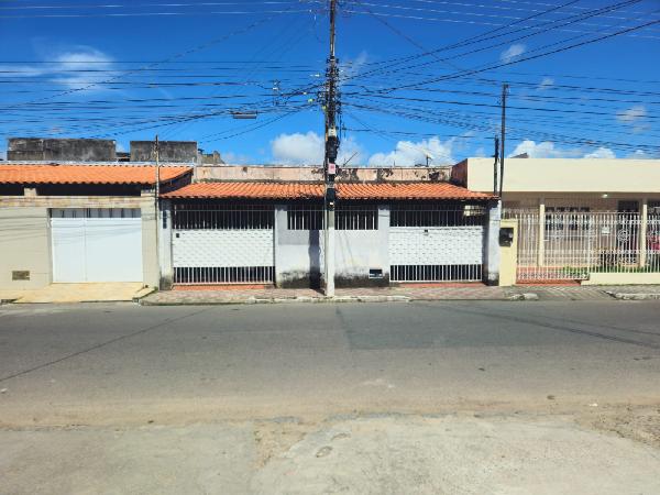Casa em Aracaju, Castelo Branco, Rua Dom Pedro I, N. 178,, SE. Área: 230m2