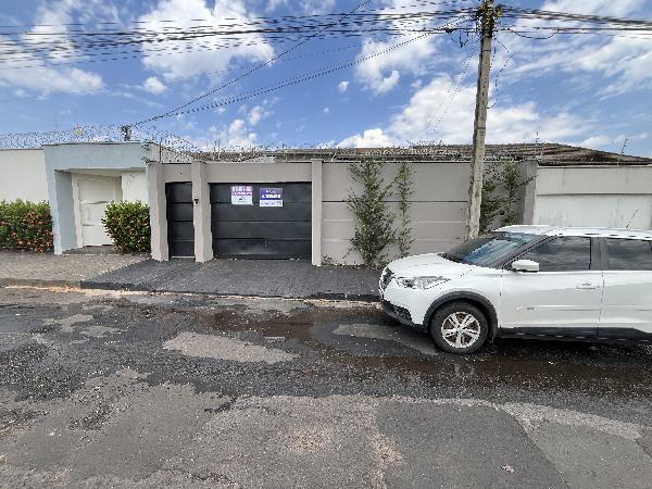 Casa em Uberlândia, Santa Rosa, Rua Ettore Masini, N. 235, Lt 54 Qd 30, MG. Área: 142.75m2 Casa em Uberlândia, Santa Rosa, Rua Ettore Masini, N. 235, Lt 54 Qd 30, MG. Área: 142.75m2