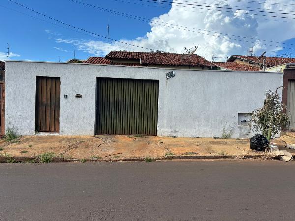 Casa em Frutal, Jardim Das Laranjeiras, Rua Floripes De Almeida Mendoca, N. 219, Lt 16a  Qd 265, MG. Área: 109.97m2