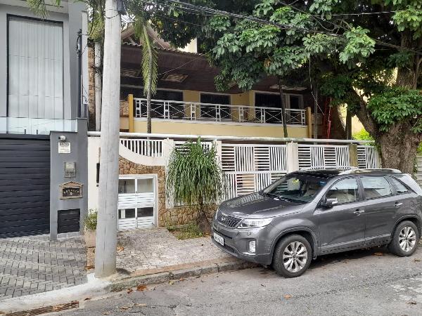 Casa em Rio de Janeiro, Vila Valqueire, Rua Emilio Maurell Neto, N. 109, Lt 34, RJ. Área: 460m2