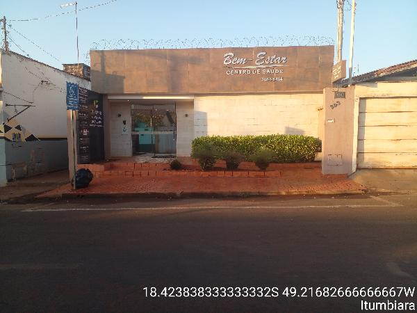 Casa em Itumbiara, Centro, Rua Tiradentes, N. 203, GO. Área: 277m2