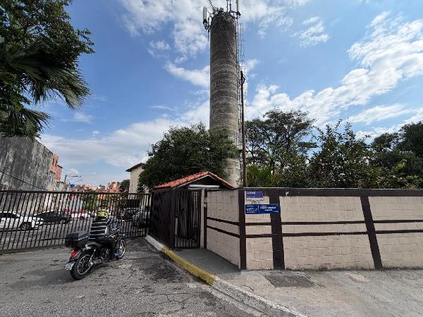 Apartamento em Carapicuíba, Vila Silviania, Estrada Do Aderno, N. 358, Apto 22, Bl 07, SP. Área: 46.85m2
