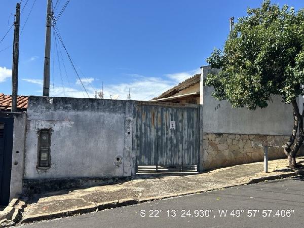 Casa em Marília, Quarto Centenario, Rua Mario Berriel, N. 117, Lt 04 Qd 05, SP. Área: 90m2