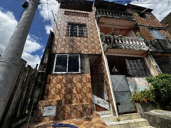 Casa em Salvador, Cajazeiras Iv, Caminho 19-F, N. 10, Qd D, BA. Área: 128m2
