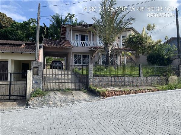 Casa em Joinville, Santa Catarina, R Aladio Michels, N. 36, 0, 03, SC. Área: 185.12m2