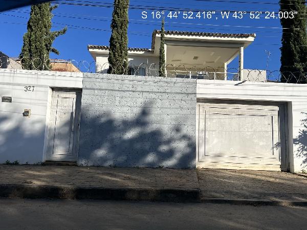 Casa em Montes Claros, Vargem Grande Ii, Rua Cosme Antunes, N. 327, Lt 20 Qd 14, MG. Área: 196.23m2