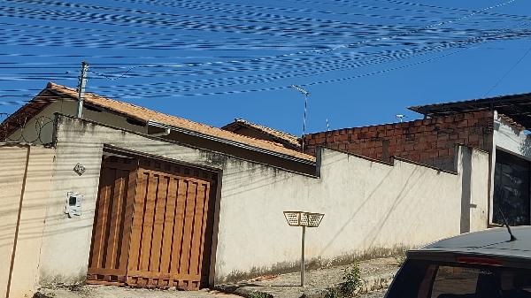 Casa em Esmeraldas, Floresta Encantada, R Nespeiras, N. 182, Casa, MG. Área: 61.97m2