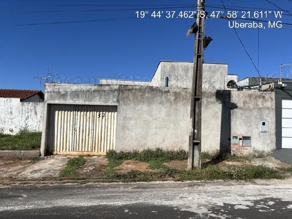 Casa em Uberaba, Grande Horizonte, Rua Vereador Renato Santos Antiga Rua 5, N. 37, Qd 04 Lt 22 Zr2, MG. Área: 85.84m2