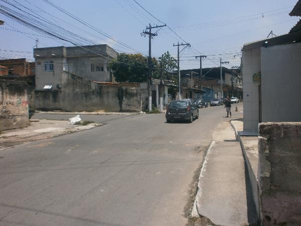 Casa em São Gonçalo, Amendoeira, Rua Roque De Almeida, N. 42, Cs 01, RJ. Área: 49m2