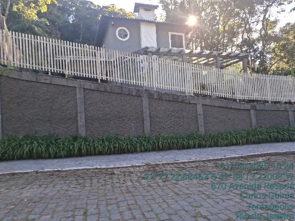 Casa em Teresópolis, Granja Comari, Avenida Reseda, N. 560, Lt 03 Qd 02 Gb 05, RJ. Área: 347.15m2