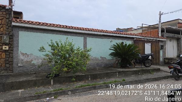 Casa em São Gonçalo, Trindade, Rua Guaratingueta, N. 49, Lt 08 Qd 143, RJ. Área: 245.07m2