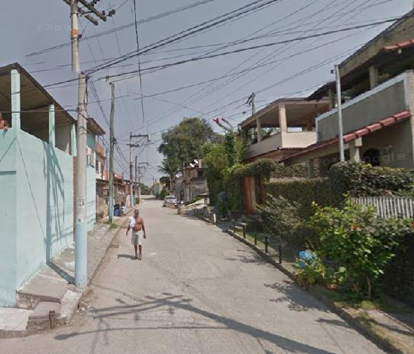 Casa em São Gonçalo, Barro Vermelho, Rua Celestino Pires, N. 230, Cs02 Apto 202, RJ. Área: 57m2
