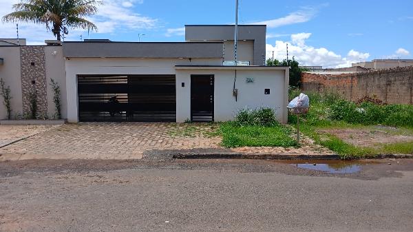 Casa em Planaltina, Setor Norte, Quadra 12 Mr 2, N. 27, Qd 12 Lt 27 Rua C, GO. Área: 178.35m2