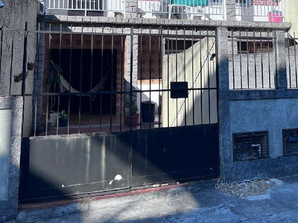 Casa em São Gonçalo, Nova Cidade, Rua Sargento Barbosa, N. 111, ., RJ. Área: 108m2