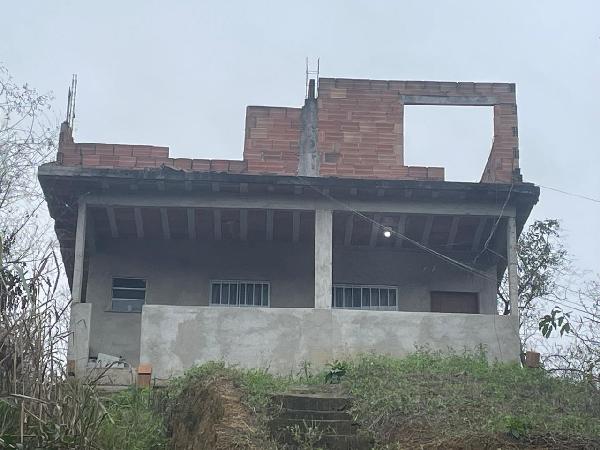 Casa em São Gonçalo, Arsenal, Estrada Do Meu Cantinho, N. 615, FraÇÃO 53, RJ. Área: 50m2
