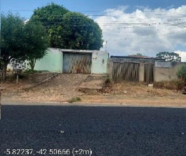 Casa em Barro Duro, Centro, Avenida Coronel Benedito Da Luz, N. S/N,, PI. Área: 153.6m2