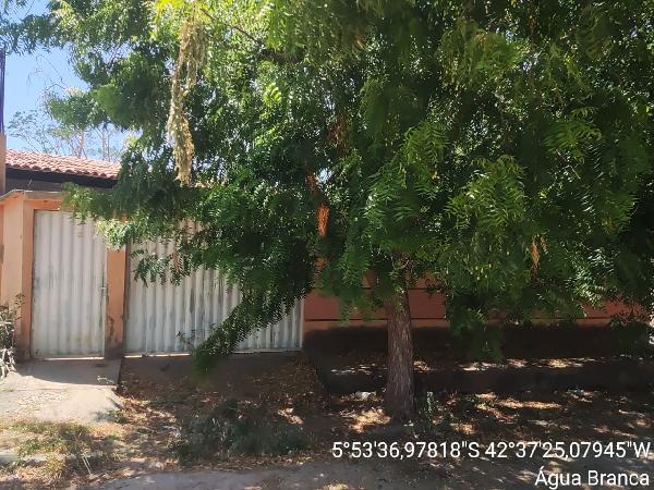 Casa em Água Branca, Poeirão, Rua Nove, N. Sn, Lt 10 Qd R, PI. Área: 125.42m2
