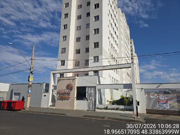 Apartamento em Uberlândia, Jardim Canaa, Avenida Edson Gallana, N. 590, Apto 1105, Bl A, MG. Área: 44.61m2