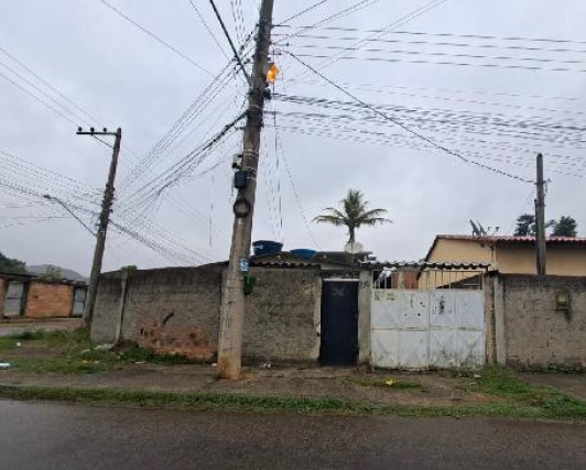 Casa em Queimados, Jd S Salvador, Rua Carlos Cypriano, N. 150, Lt 17, Qd C, RJ. Área: 80m2