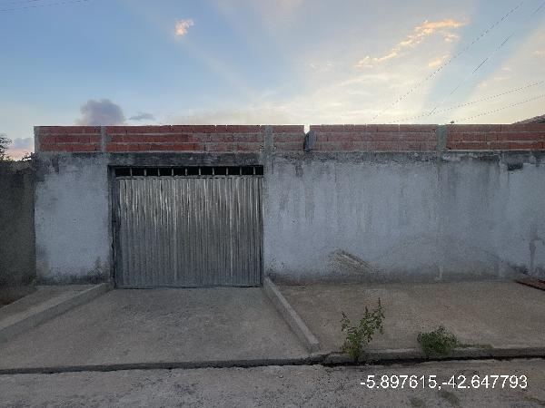 Casa em Água Branca, Centro, Rua Santa Edvirges, N. 175, Quadra O 14 Rua 02, PI. Área: 56m2