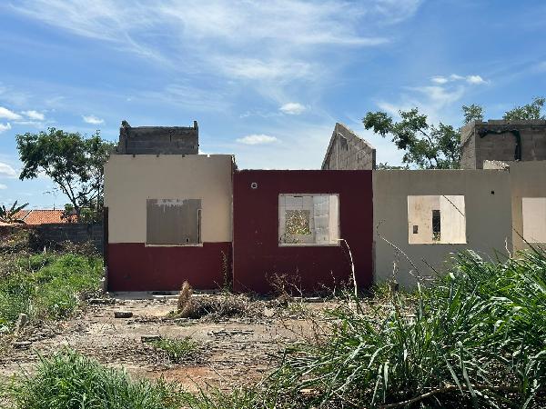 Casa em Luziânia, Jardim Bandeirante, Quadra Quadra 87, N. Sn, Cs 01 - Mlt 8 - Qd 87, GO. Área: 57m2