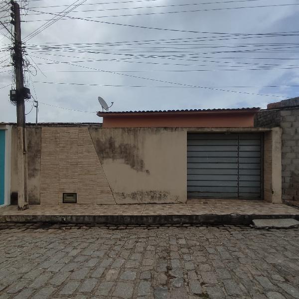 Casa em Junqueiro, Alto Do Cruzeiro, Rua Frei DamiÃO, N. 254,, AL. Área: 75m2