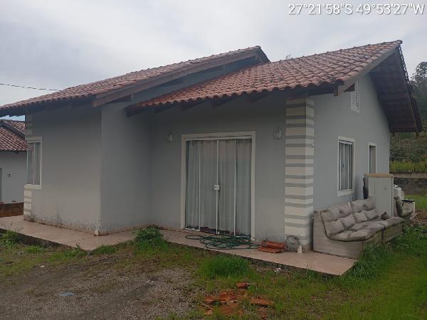 Casa em Braço do Trombudo, Centro, Beco 1° De Maio, N. 104, Lt 19, SC. Área: 70m2