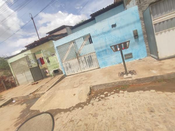Casa em Iaçu, Bairro Da Boiadeira, Rua Umburana, N. 294,, BA. Área: 88.92m2